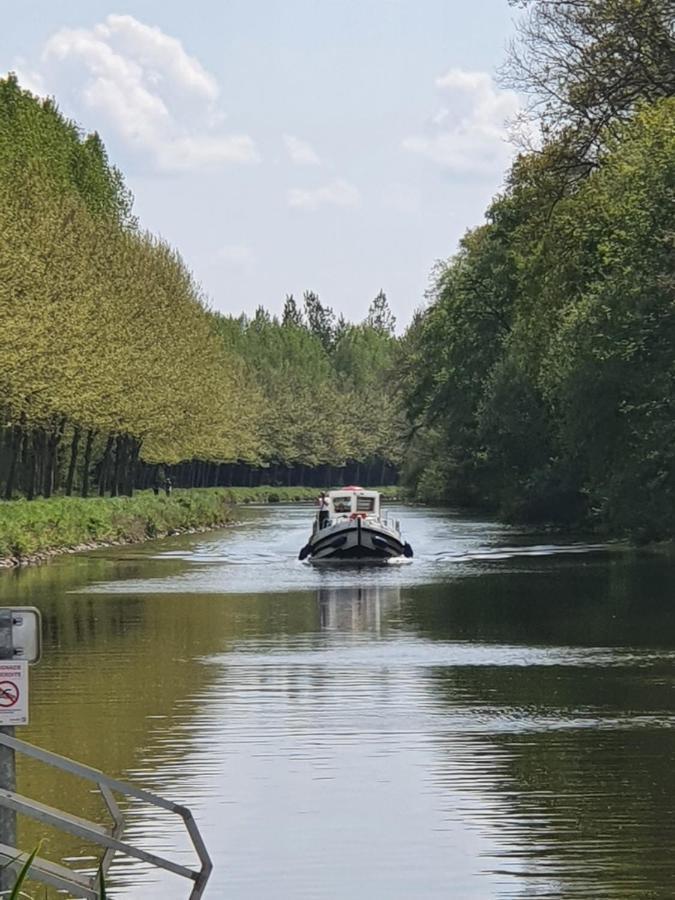 Aux Lits Du Canal Жослен Екстериор снимка